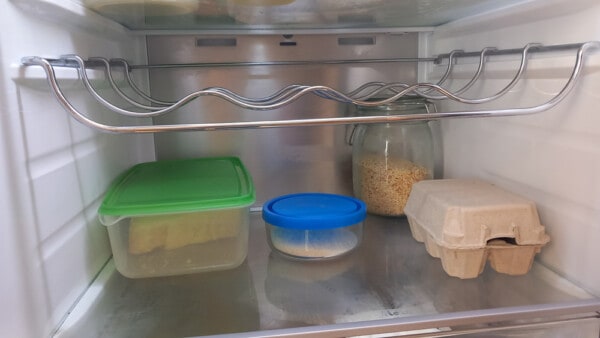Contenitori in vetro e plastica per la conservazione del Parmigiano Reggiano in frigo