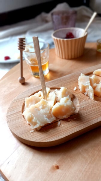 Scaglie di Parmigiano Reggiano per aperitivo